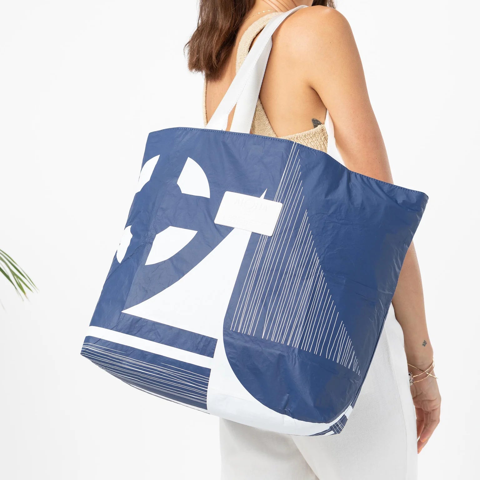 Aloha Day Tripper in Dockside White on Navy Aloha