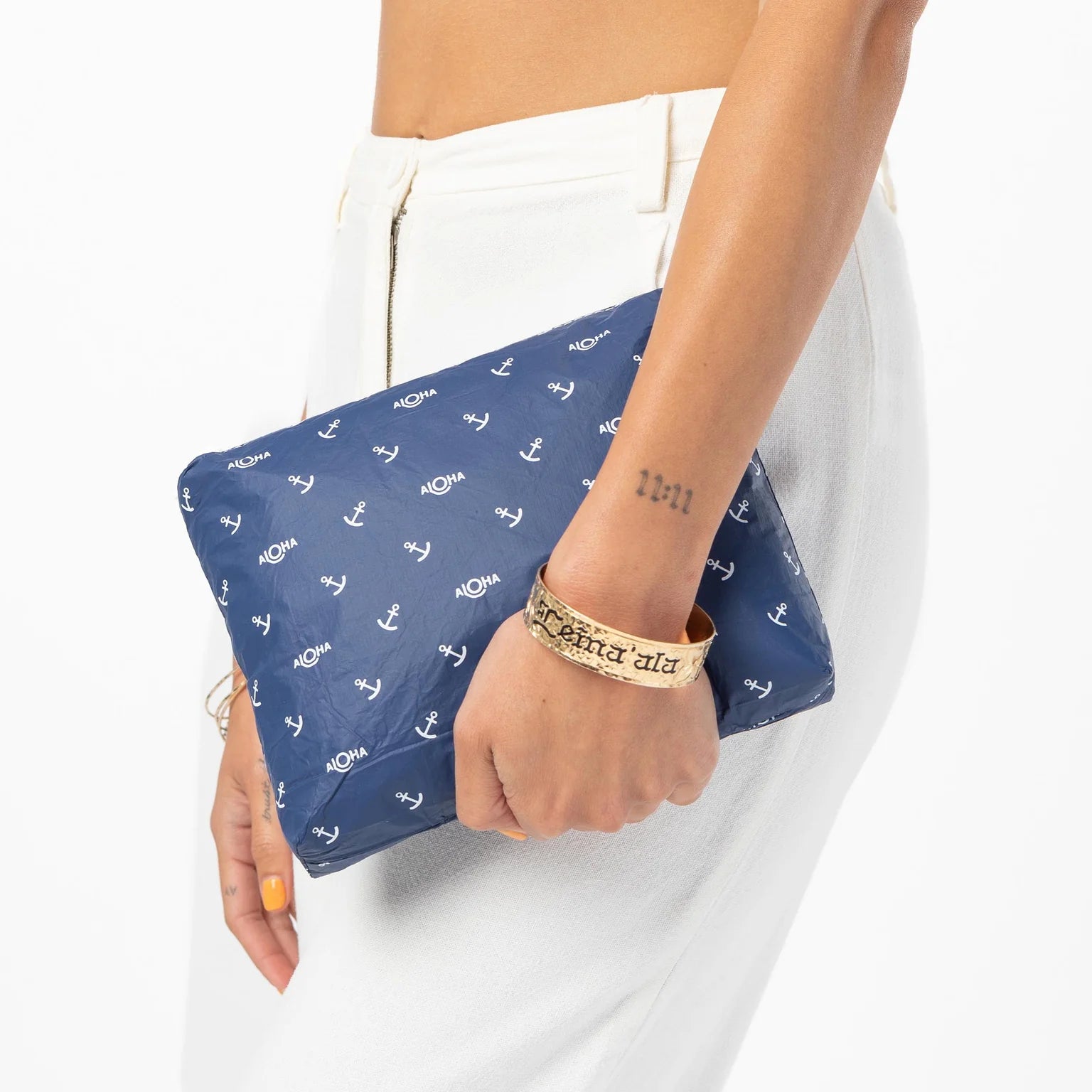 Aloha Small Shipwrecks Anchor White on Navy Pouch Aloha