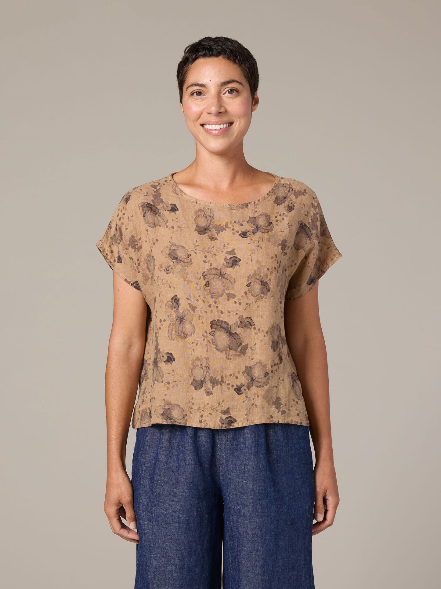 Cut Loose Short Sleeve, High-Low Hem Linen Top in Leoni Floral Print