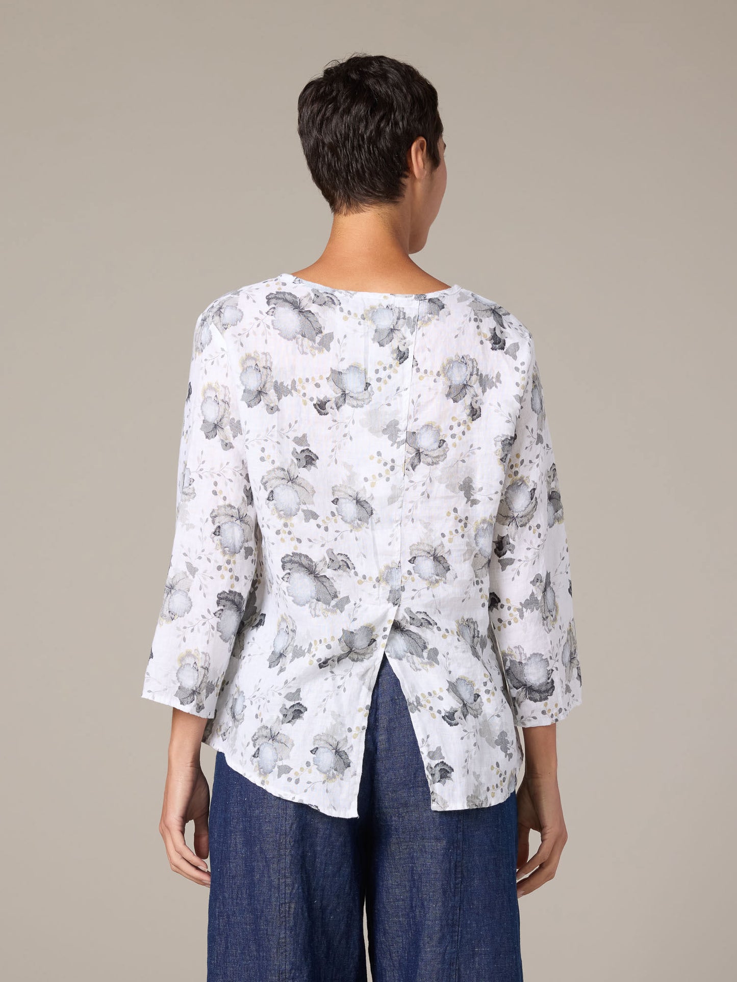 Cut Loose 3/4 Split Back Top in Leoni Floral Print, Style 4707965