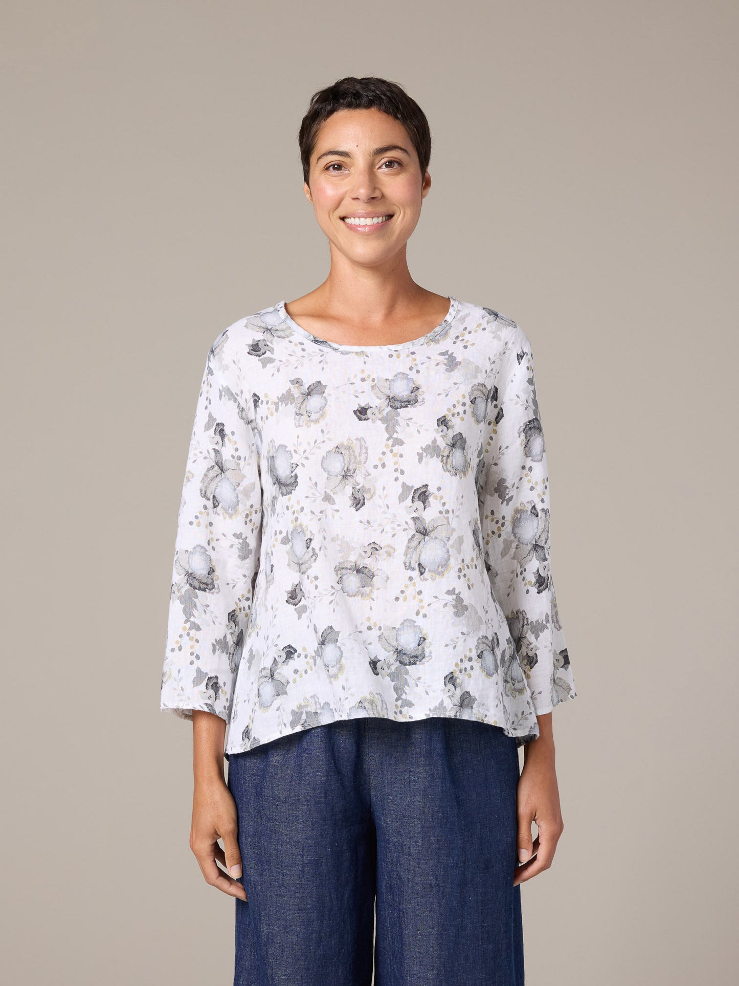 Cut Loose 3/4 Split Back Top in Leoni Floral Print, Style 4707965