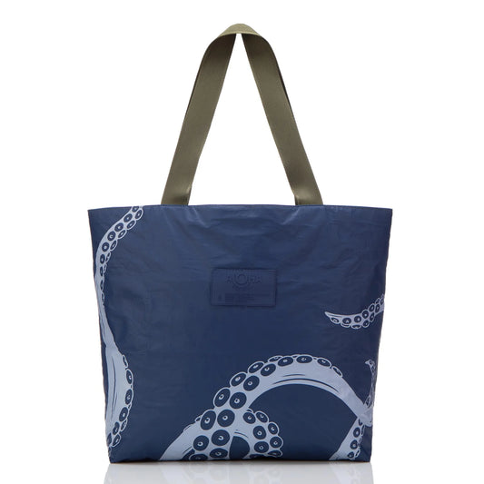 Aloha Day Tripper in He'e Arctic on Navy Aloha