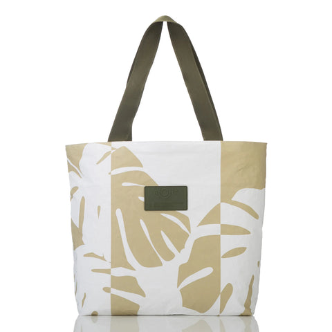 Aloha Day Tripper in Monstera Shade Style DAYWT163