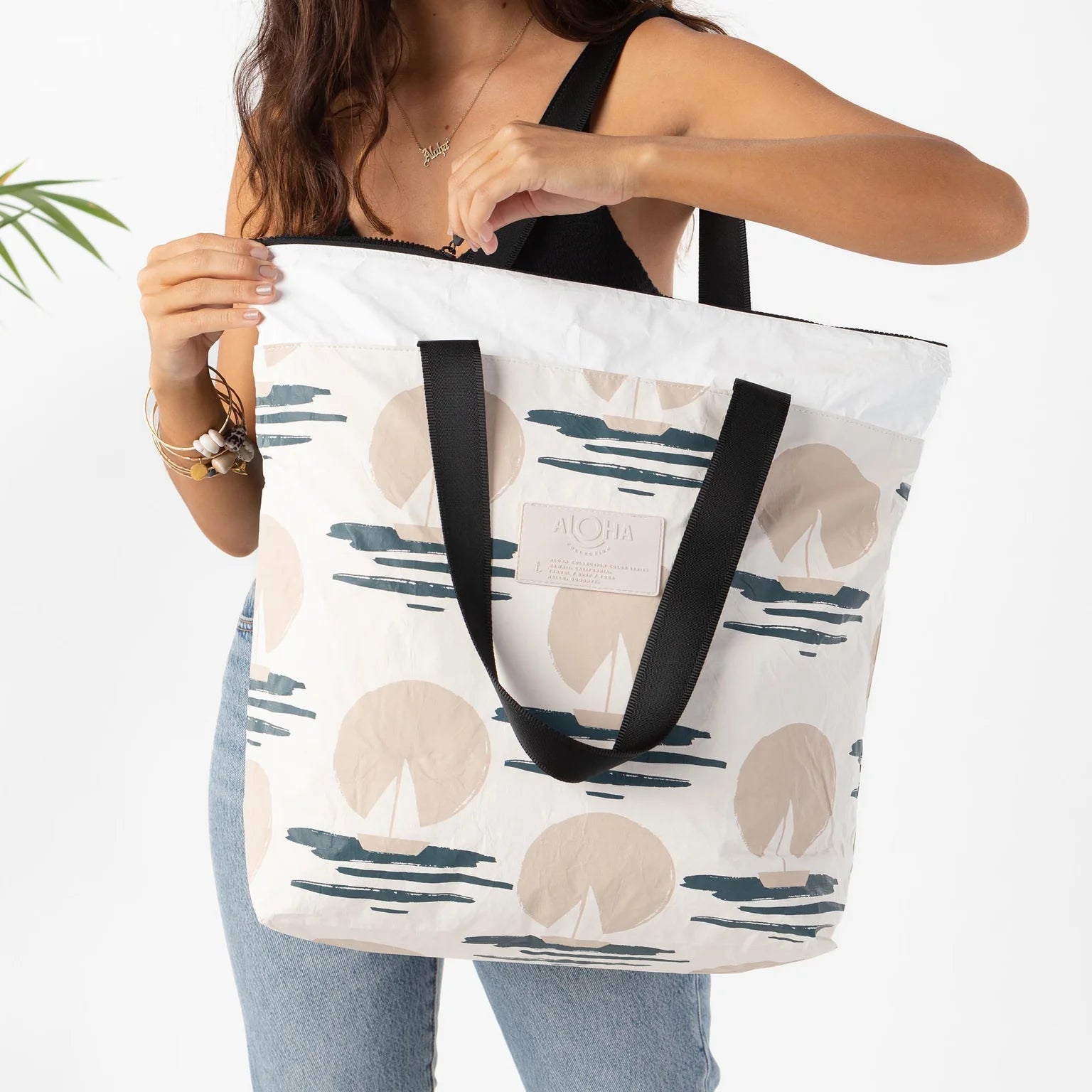 Aloha Day Tripper in Sandstone Sail Aloha