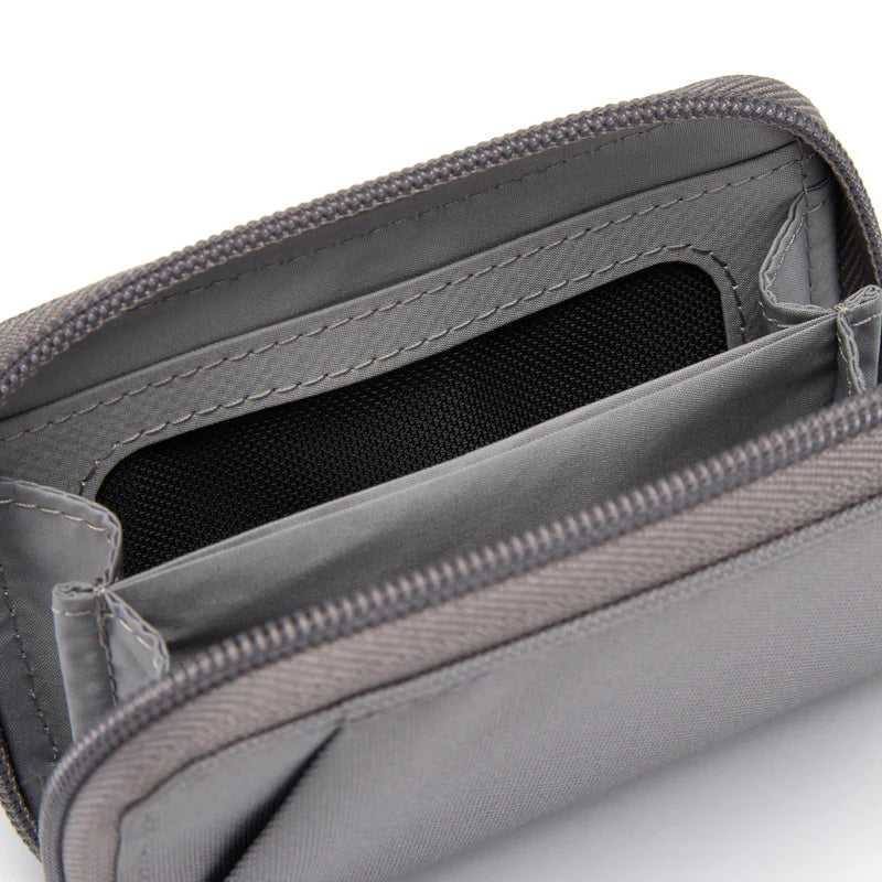 Pacsafe® RFIDsafe™ RFID Blocking Card Wallet