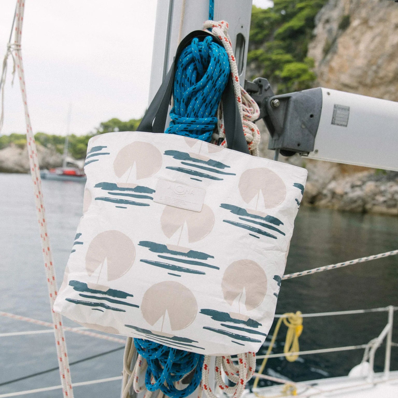 Aloha Day Tripper in Sandstone Sail Aloha