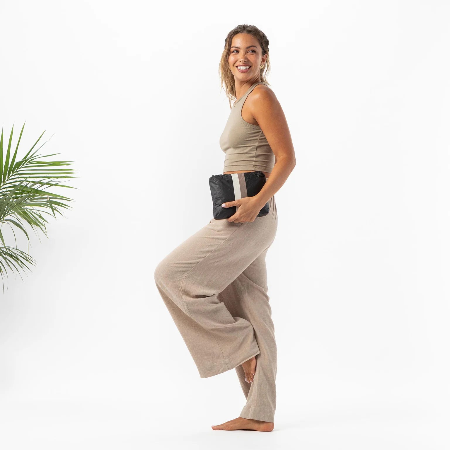 Aloha Small Pouch Le Voyageur in Caffe on Black, Style SMABT093 Aloha