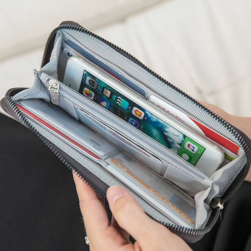 Travelon RFID Blocking Single Zip Wallet Travelon